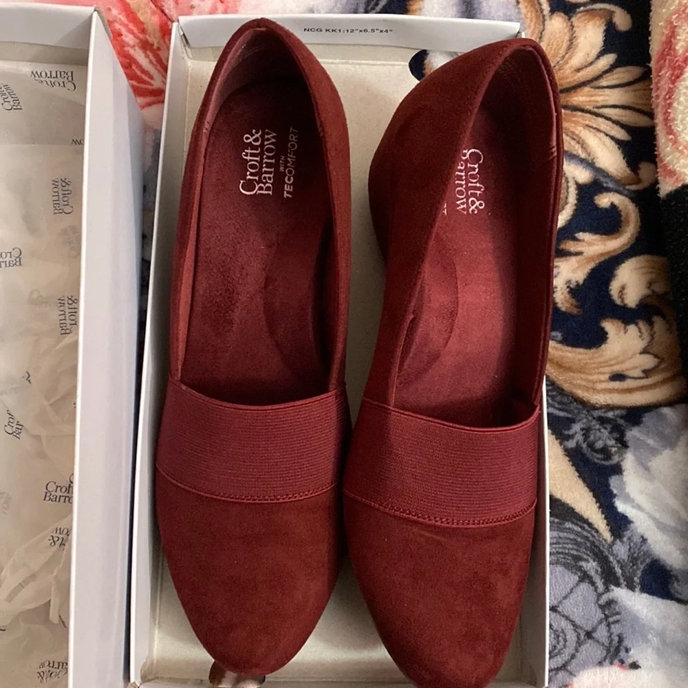Croft and Barrow style icebergmint in the color burgundy. Wedge style shoes. 9 - Picture 1 of 7